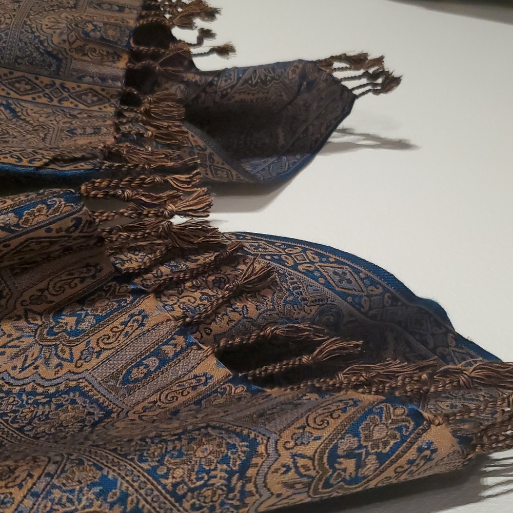 SHAWL - Picture 5 of 7
